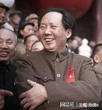 1949年开国大典背后的故事：几经修改的毛主席画像、朱德检阅部队 - 16