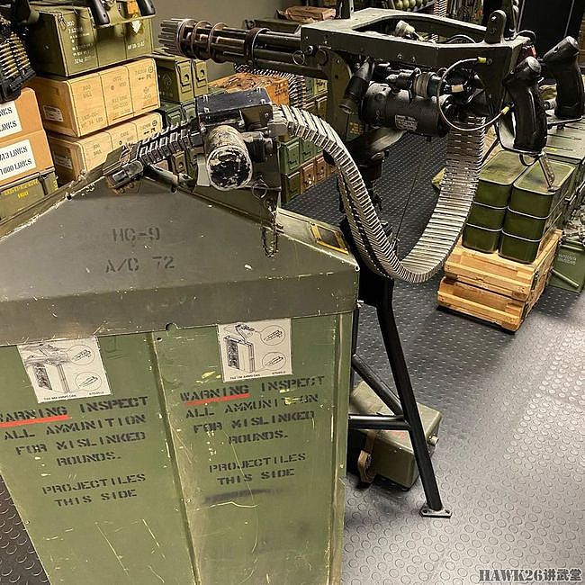 美国土豪展示的加特林机枪 说说枪架 消焰器 弹壳收集槽的那些事 - 4