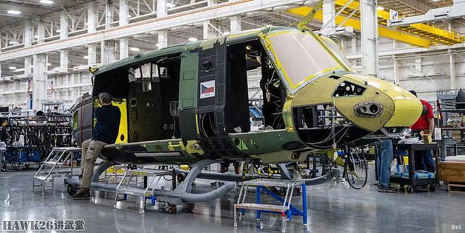 捷克接收第一架AH-1Z“蝰蛇”引进美国武装直升机总价6.5亿美元 - 2