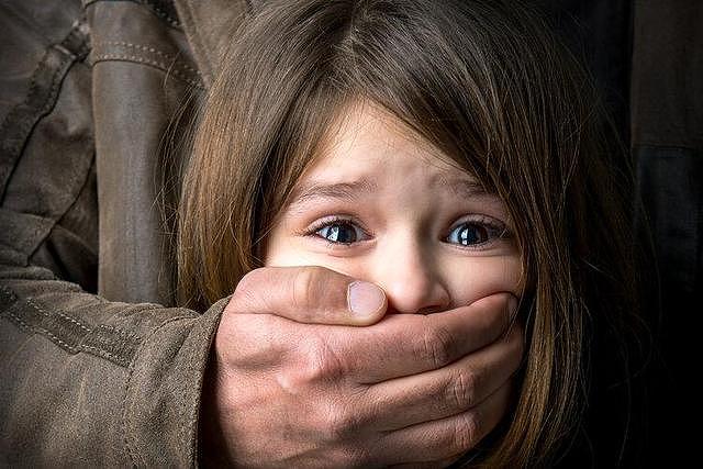 儿童性侵的背后：有多少父母，亲手将孩子推给了身边的“恶魔”？ - 2