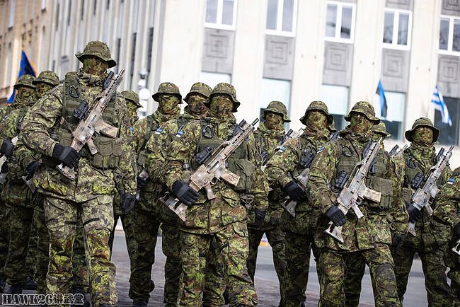 爱沙尼亚独立日阅兵式 全员佩戴乌克兰国旗色丝带 提供非物质援助 - 12