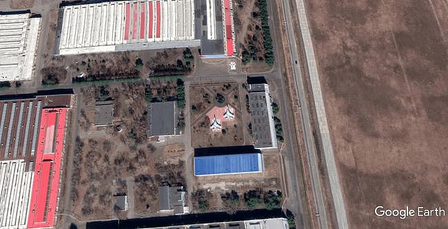 卫星照片曝光俄罗斯远东地区某战斗机工厂 - 3