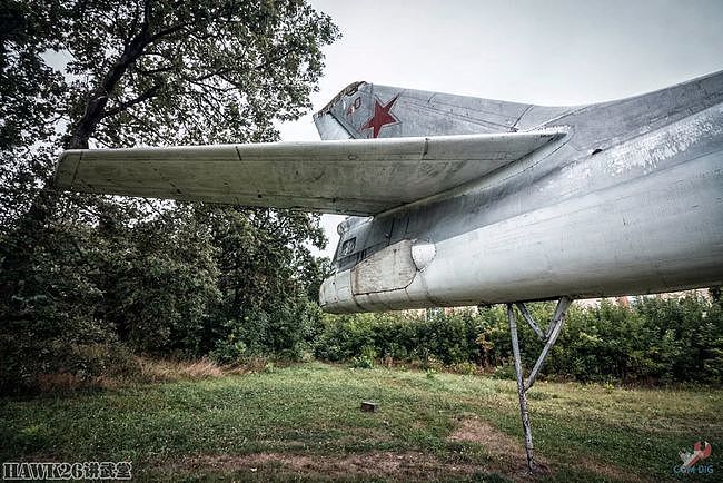钻进图-16轰炸机 乌克兰博主冒险进入纪念碑 探索神秘的内部结构 - 9