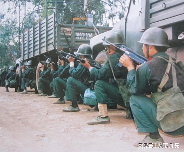 1992年平远街事件：2千多名警员围剿毒贩，缴获了一个团武器 - 4
