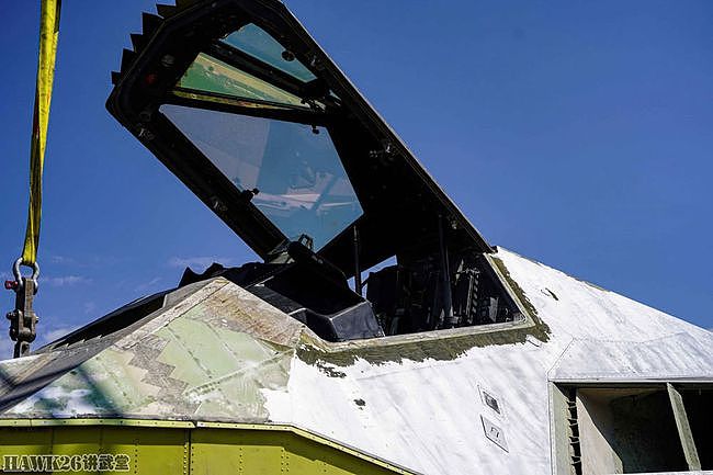 F-117“夜鹰”进入希尔博物馆 拆除机翼剥离隐形涂层 外形更古怪 - 8