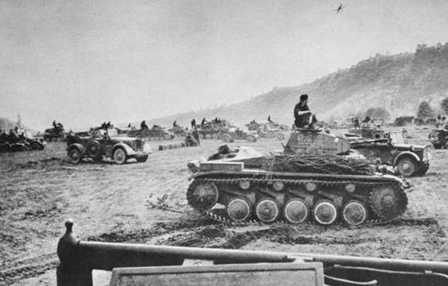 英法联军被德军合围，为何希特勒停止进攻，坐视英法从海上撤退？ - 4
