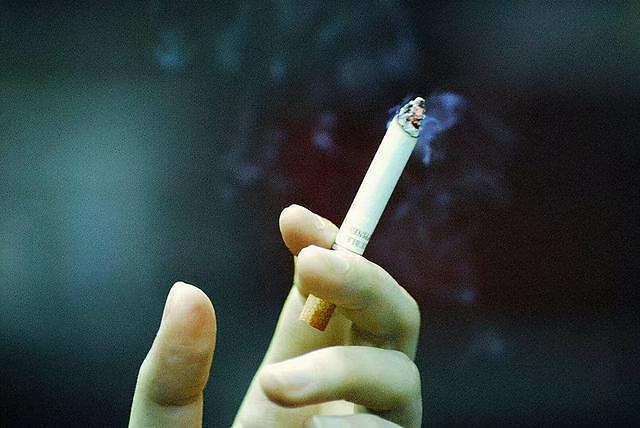 烟里的尼古丁根本不是致癌物？吸烟有害健康是错的？医生说出实情 - 2