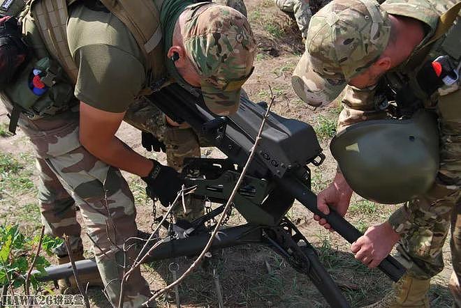 乌克兰侦察兵展示各种武器 美国榴弹机枪 德国手榴弹 瑞典火箭筒 - 1