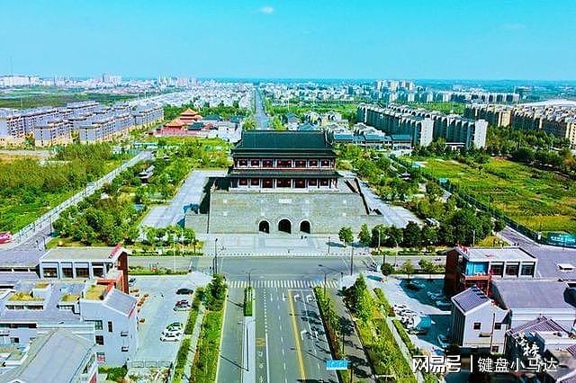 安徽凤阳有一座标志建筑，历史悠久，独具特色，还能俯揽城市美景 - 10