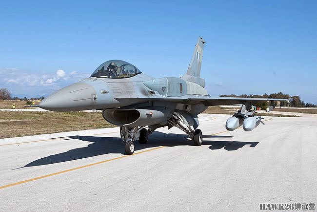 希腊空军F-16战机通过复合挂架配备隐形制导炸弹 目标锁定土耳其 - 9