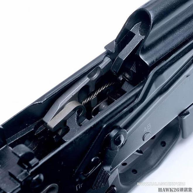 图说：AK-12M1步枪改进细节 保险经过完善 提升人体工程学设计 - 8