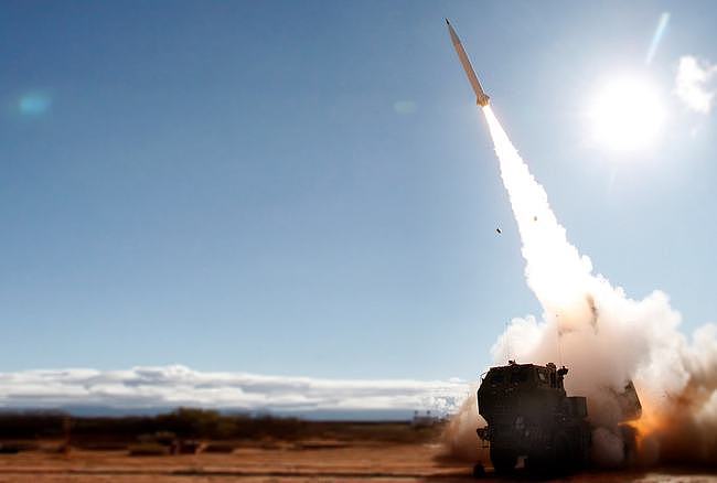 美陆军新型精确打击导弹，远程火箭炮发射，射程可达1000公里， - 8