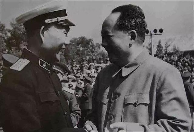 1957年，毛主席来青岛视察，点名去一大将家中吃饭：让你夫人下厨 - 7