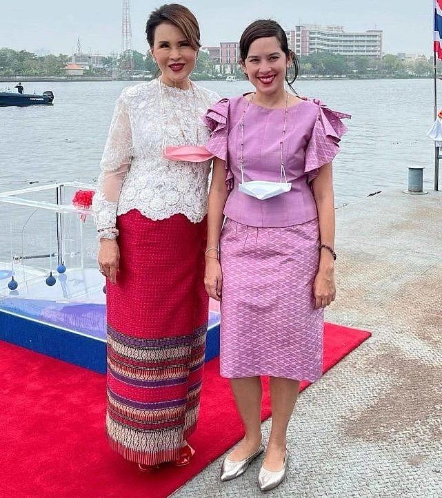 泰国乌汶叻公主竟是学人精！效仿诗妮娜戴鲜花，粉白配嫩出新高度 - 15