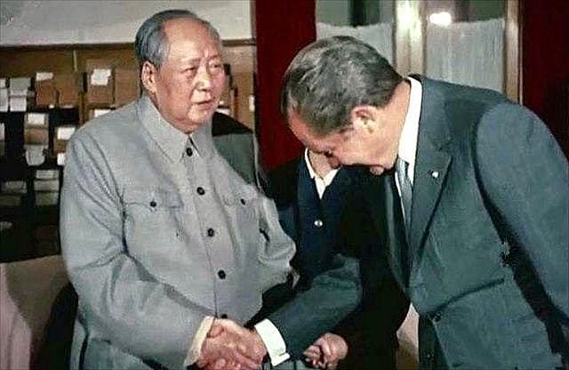 毛主席送了4两茶叶作为回礼，尼克松却面露难色，周总理如何化解 - 5
