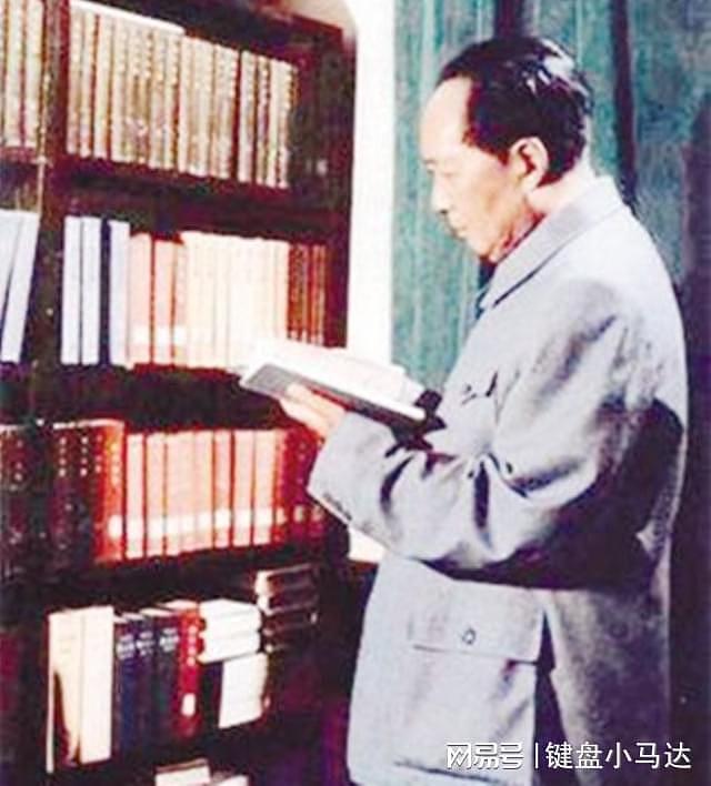 1974年，毛主席指着王洪文，巧向周恩来面授接班人事宜 - 9