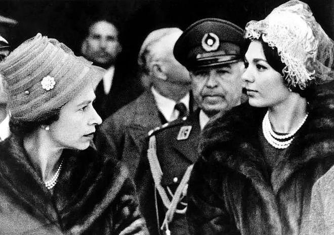 在70年未出错的英女王面前，王室时尚大聚会都是小儿科 - 38