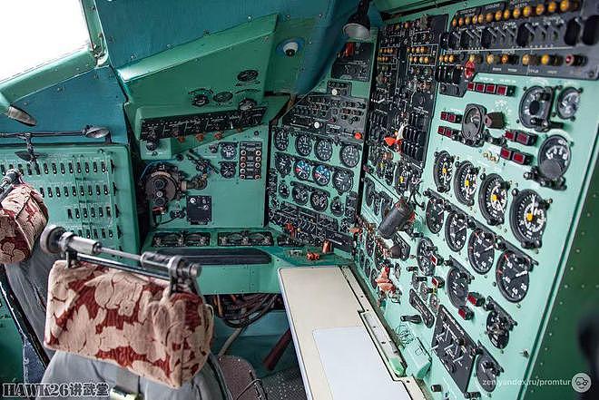 钻进安-22重型运输机 世界最大的螺旋桨飞机 驾驶舱内部非常简陋 - 17