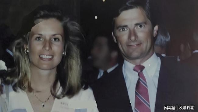 1989年，美国负心汉事业有成后，抛弃糟糠之妻，妻子无奈走向极端 - 10