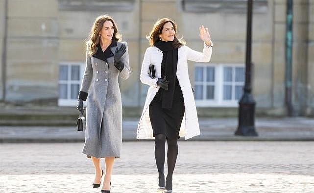 凯特王妃与丹麦王妃同框，示范长外套的高级穿法，优雅知性不过时 - 1
