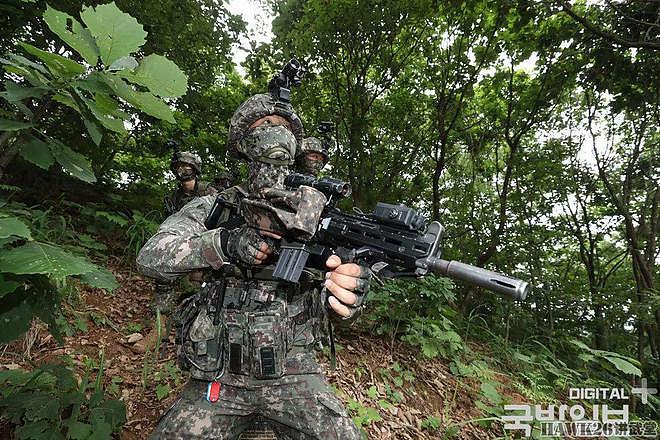 韩国第28师侦察营实战演习 如何伏击渗透部队 检验先进单兵装备 - 7