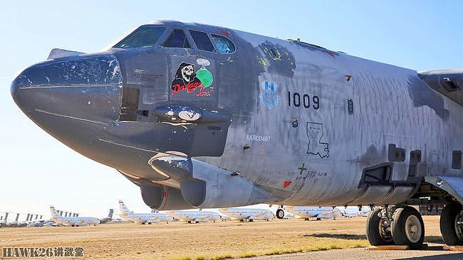公路上的B-52轰炸机 一道特殊风景 将成为整个机队升级的重要工具 - 2