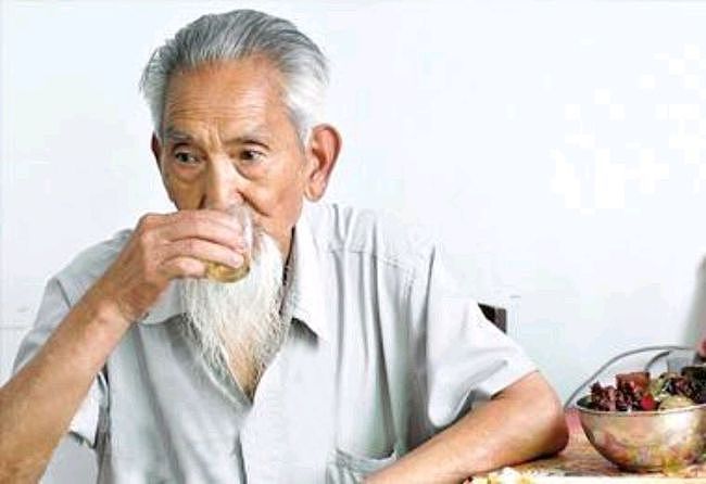 老年人重在预防老年痴呆，提醒：50岁后，5个日常习惯要改掉 - 2