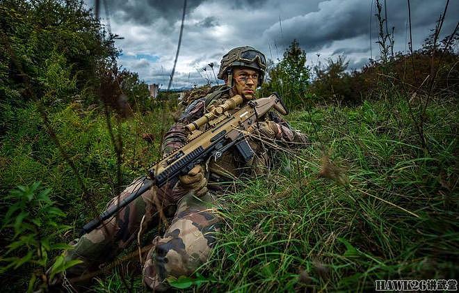 法国第35步兵团反恐训练 深入树林搜剿武装分子 依靠的只有HK416 - 11