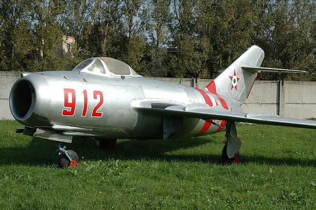 它是苏联第一代战机 产量超16500架 是美制F-86佩刀的噩梦 - 4