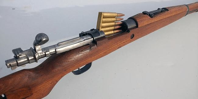 它是枪械历史上的经典 无数国家仿造 可靠性极高的毛瑟步枪 - 7