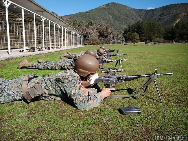 智利新兵实弹训练 罕见瑞士老枪亮相 颇有FG-42伞兵步枪既视感 - 2