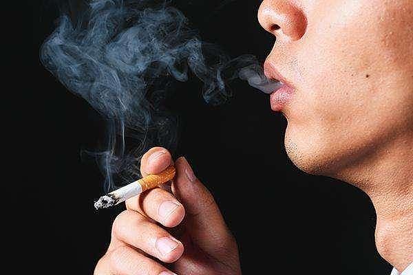 男人一天可以吸多少支烟？医生：控制在“这个数”，还算可以 - 9