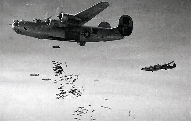 1949年，国军飞行员驾机飞回大陆，落地后发现机身有200多个弹孔 - 7
