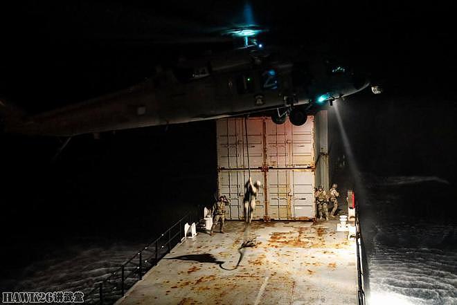 美国海岸警卫队如此凶残？直升机登船训练演习 堪比别国特种部队 - 7