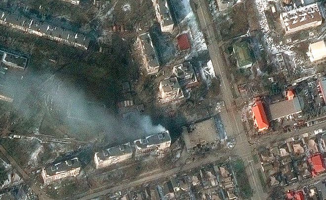 俄军正从各地调集部队增援 乌军袭赫尔松机场 炸毁几架俄直升机 - 3
