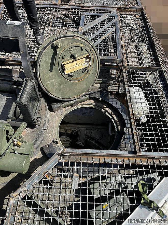 乌克兰M1A1坦克安装新型反无人机格栅装甲 完全覆盖炮塔的弱点 - 5