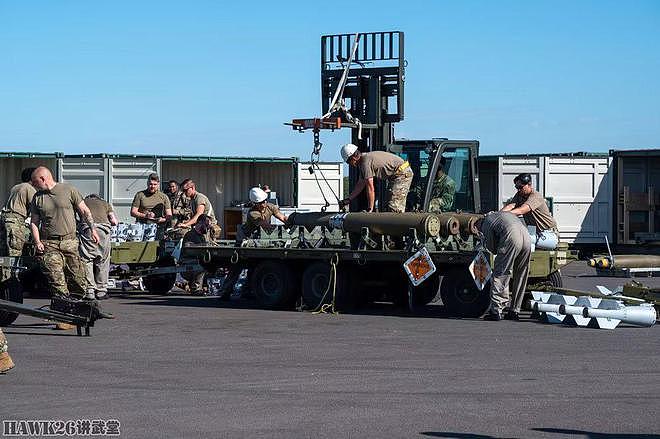 英美首次举行作战弹药组装演习 为将来的高强度军事行动奠定基础 - 3