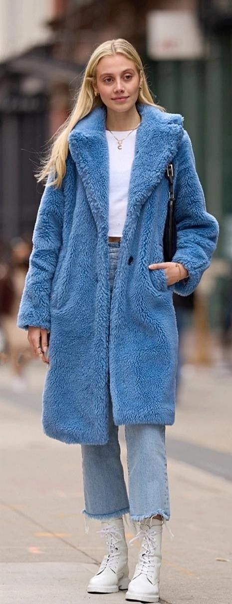 加绒外套在纽约挺受欢迎，搭配得很时髦，女人穿上能变霸气 - 5
