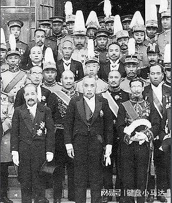 袁世凯死后，黎元洪继任大总统，召唤辫帅进京，张勋却去觐见溥仪 - 9