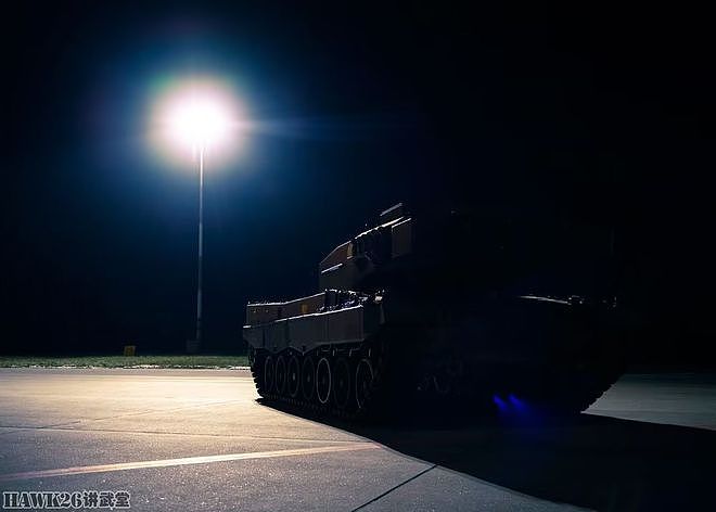 加拿大援助乌克兰的第一辆豹2A4坦克抵达波兰 用于培训车组人员 - 15