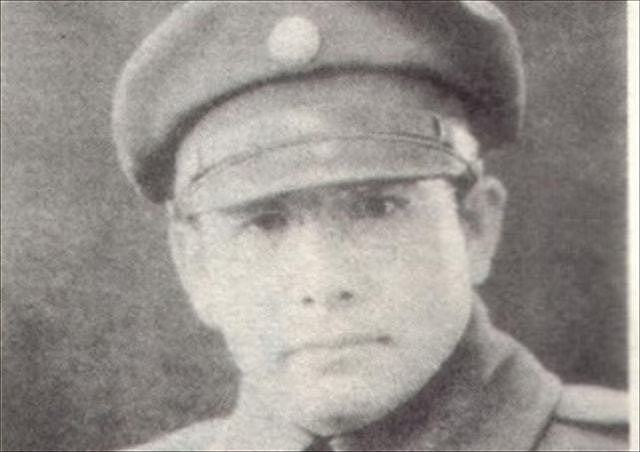 他是张灵甫长子，投身教育二十载，替父领抗日纪念章，称其为将军 - 3
