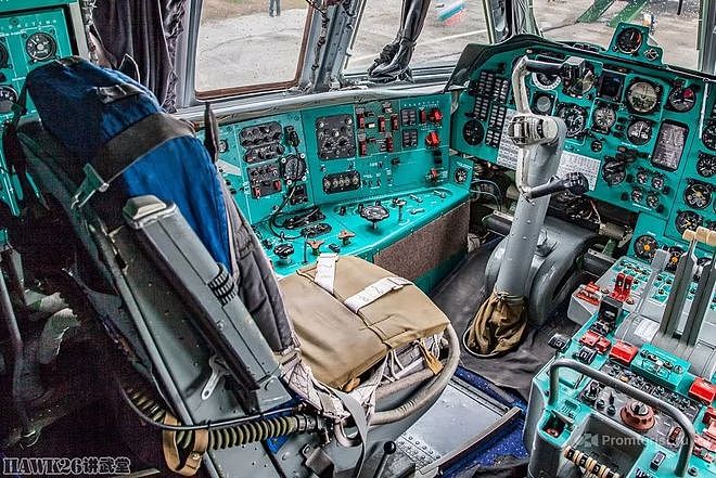 钻进安-22重型运输机 世界最大的螺旋桨飞机 驾驶舱内部非常简陋 - 21