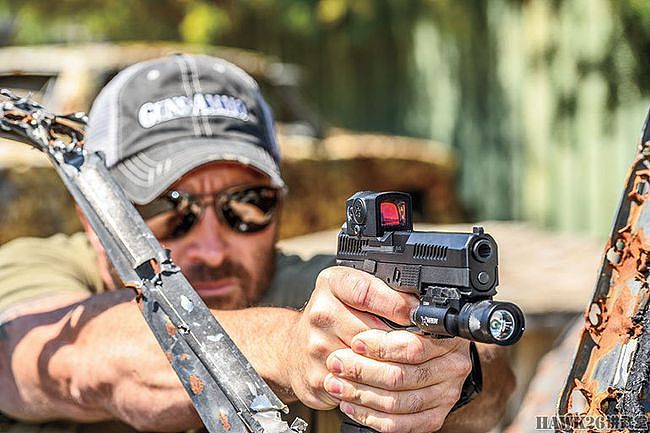 枪械专家讲解：反射式红点瞄准具是射击新手最佳的枪械配件之一 - 15