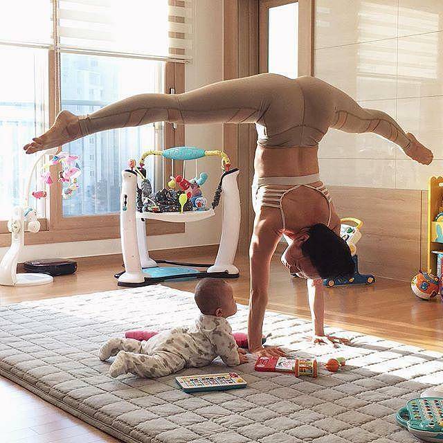 韩国辣妈一边带娃一边健身，瑜伽训练让她身材凹凸有致 - 4