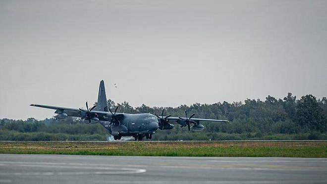 “海玛斯”现身拉脱维亚 C-130运输机进行战术空运 完成蛙跳作战 - 15