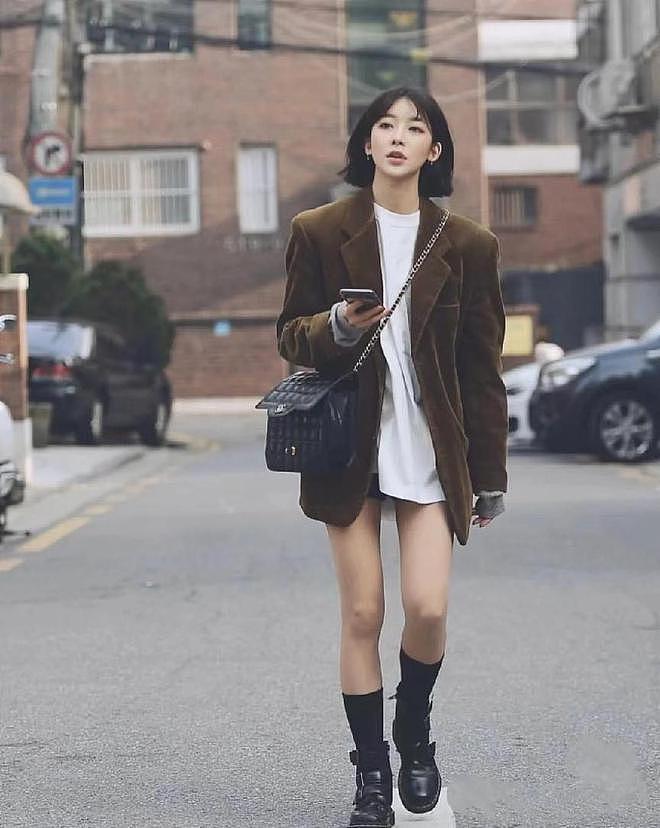 韩国妹子也喜欢穿短裤，美得张扬还大方，气场看着不一般 - 8
