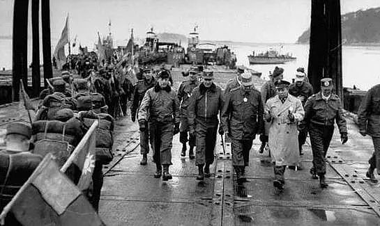 1950年底美国希望“停战”，志愿军为何要突破38线拿下汉城 - 12