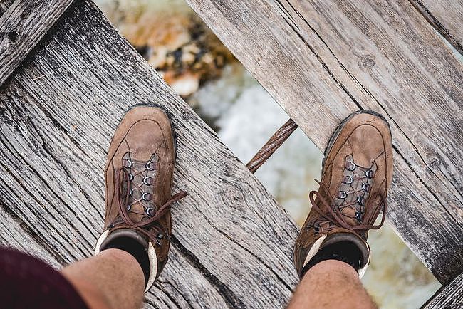 长期穿皮鞋，导致脚趾发臭？双脚真菌感染该怎么办？ - 1