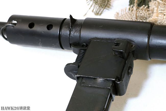 以简陋粗糙闻名的斯登冲锋枪 造价仅10美元 微声型领先整个时代 - 7