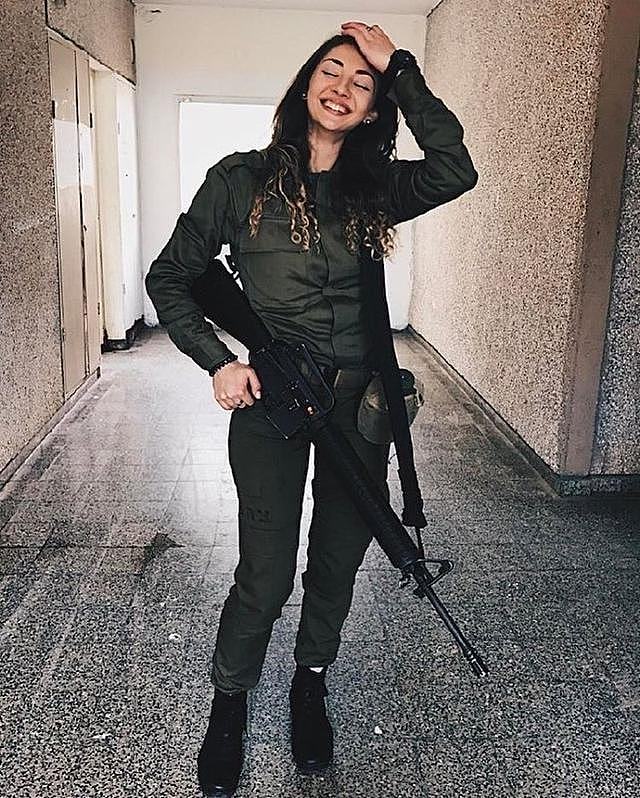 以色列女兵有多“xiong猛”，网友：扫射我吧！我投降！ - 108